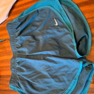 Nike shorts size medium